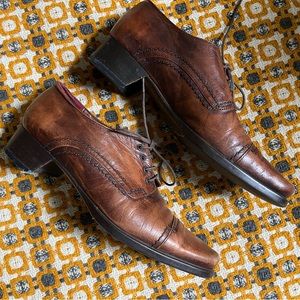 Vintage Women’s Brown Leather Oxford Lace-up Shoes Size 35 (US 5-5.5)